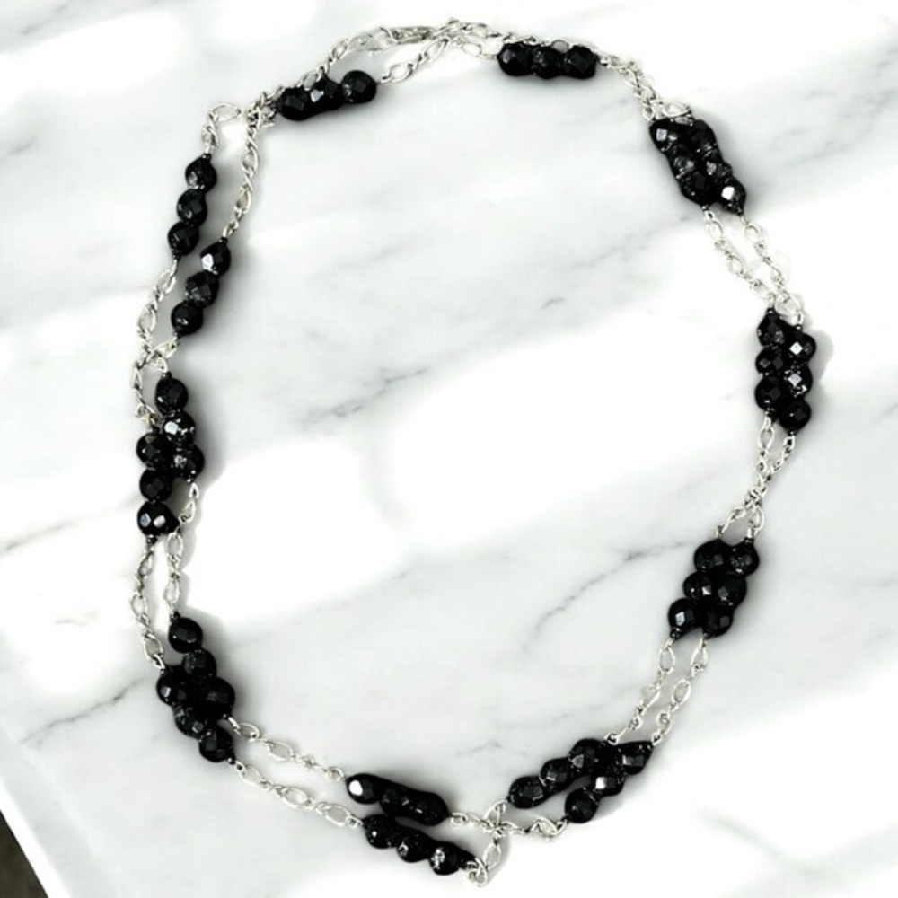 ✅Vintage 80’s Faceted Black Beaded, antique silver chain necklace 🖤🩶